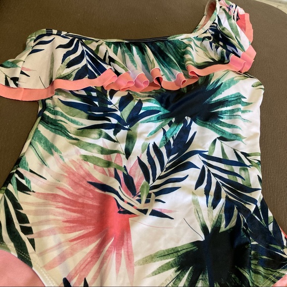 One shoulder ruffle leaf print one piece swim - Picture 3 of 3
